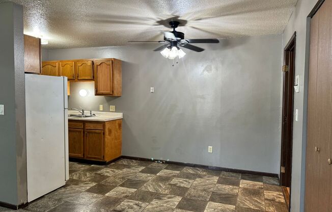 3 beds, 2 baths, 1,035 sqft, $945, Unit 1929-23