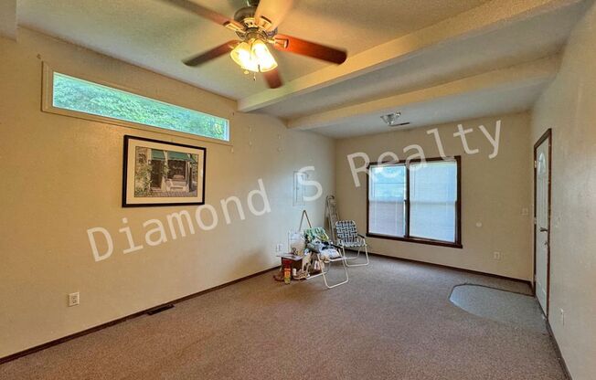 Cute 2 Bedroom Home with a Country Setting! Willard Schools!