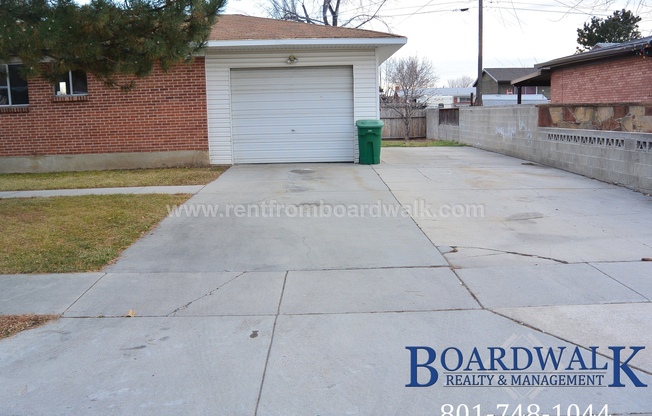 5 beds, 2 baths, $2,300