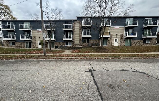 1 bed, 1 bath, 700 sqft, $799, Unit 925 - 06