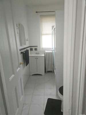 2 beds, 1 bath, $2,300