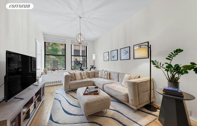 18 E 12 ST