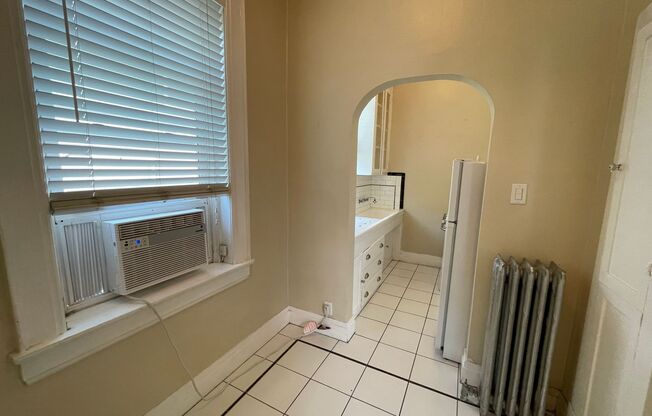 Studio, 1 bath, 405 sqft, $995, Unit 38-2