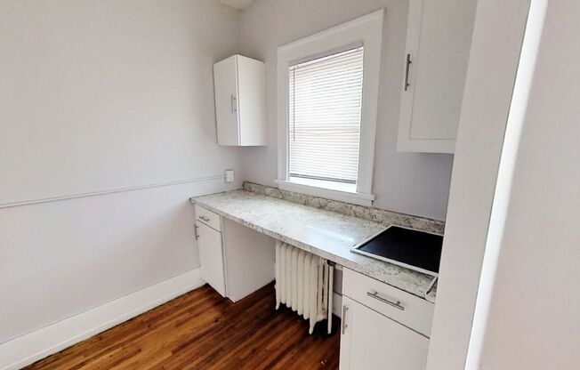 Studio, 1 bath, 400 sqft, $895, Unit 49-37