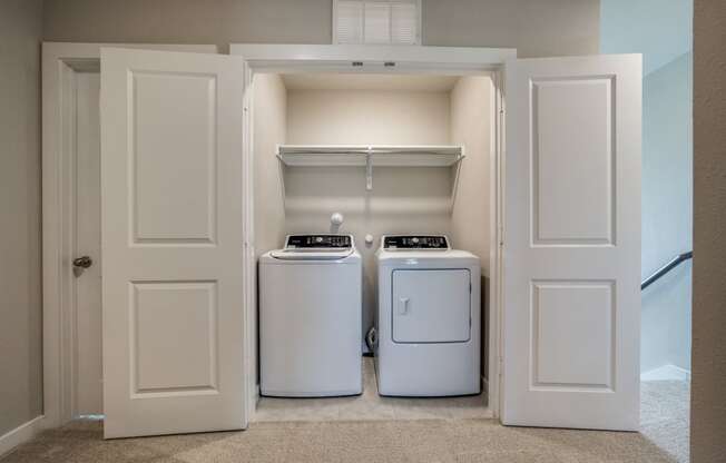 Canvas at Denton laundry room brand new washer and dryer, build to rent, homes for rent in Denton, professionally managed rental home community, private yards, low maintenance, pet-friendly.