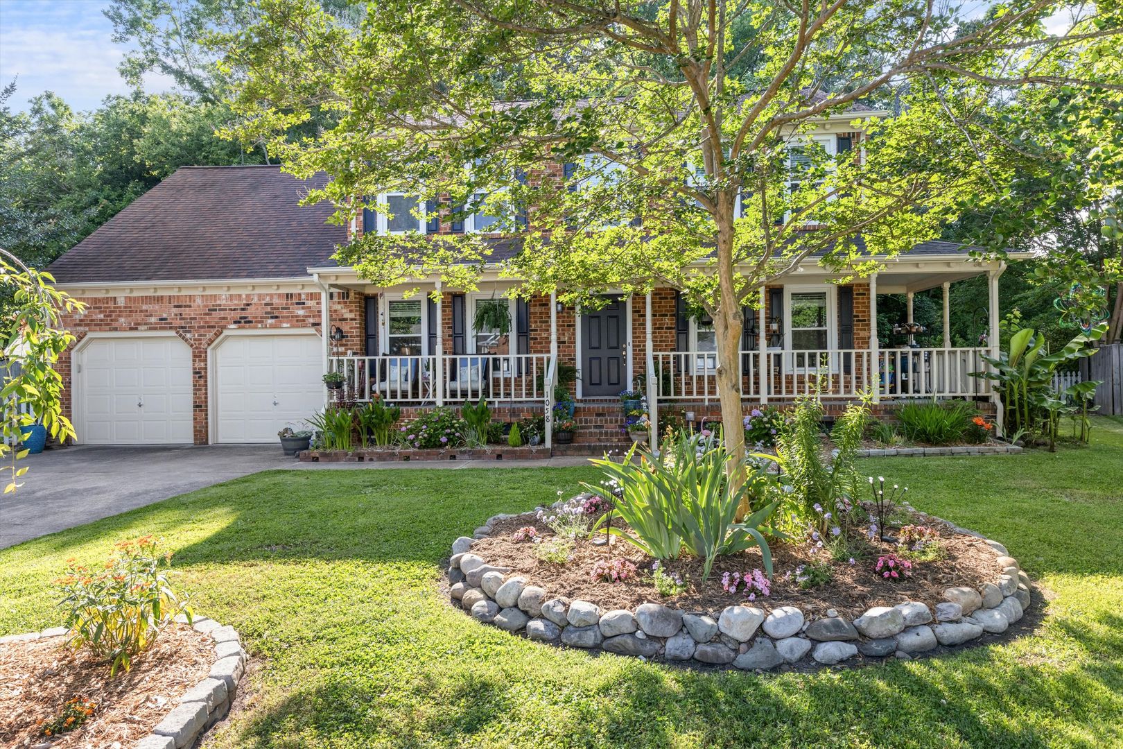 4BR/2.5BA Greenbrier Garden Getaway—Where Cul-de-Sac Camaraderie Meets Chesapeake Convenience
