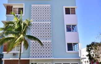Charming studio located in the heart of South of fifth!! steps away from the beach and fine dining.