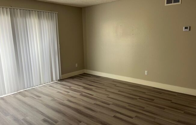 2 beds, 1 bath, 896 sqft, $2,195, Unit 107