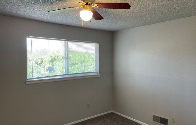 2 beds, 1 bath, $1,295, Unit 2237 S Salmon Lane