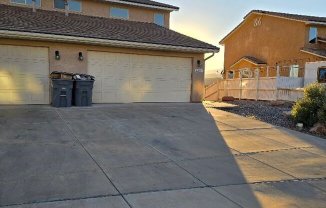 Great 4 Bedroom Home in Las Hurdes! New Flooring and Paint