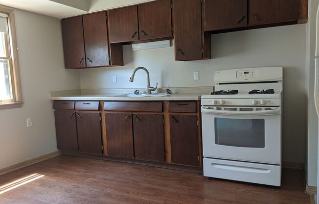 3 beds, 1 bath, 1,000 sqft, $1,150