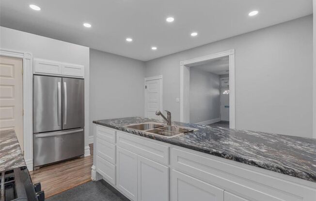 1 bed, 1 bath, 850 sqft, $1,050, Unit Russell Blvd 1830