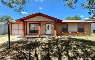 Perfectly located 3bed/2bath single story near Hwy 151/Potranco area, close to Lakeland AFB.