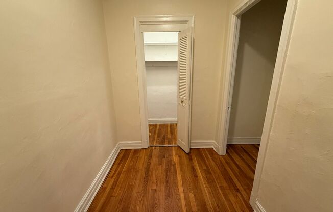 Studio, 1 bath, 294 sqft, $1,230, Unit New King Edward  5A4