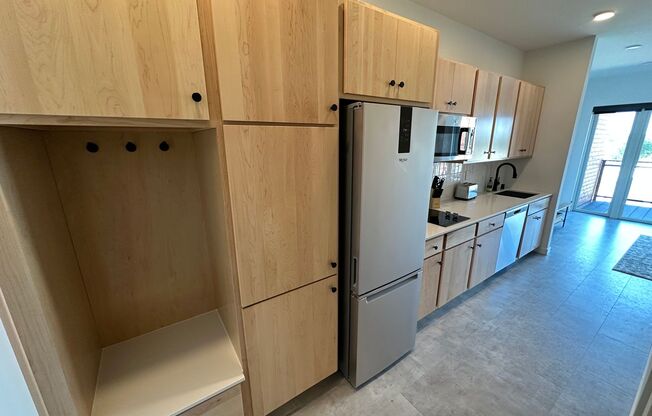 Studio, 1 bath, 380 sqft, $1,250, Unit 510