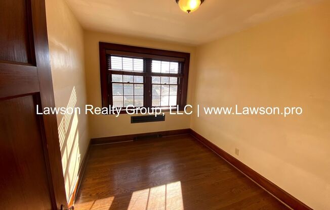 2 beds, 1 bath, 900 sqft, $1,275, Unit BensonFranklin - 04