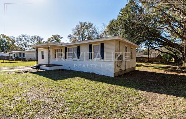 Renovated 4 Bedroom/1 Bathroom House in Saraland!