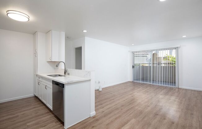 2 beds, 2 baths, 965 sqft, $2,595, Unit 117