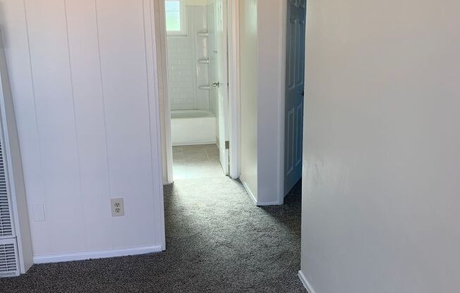 2 beds, 1 bath, $2,000, Unit 4373-C