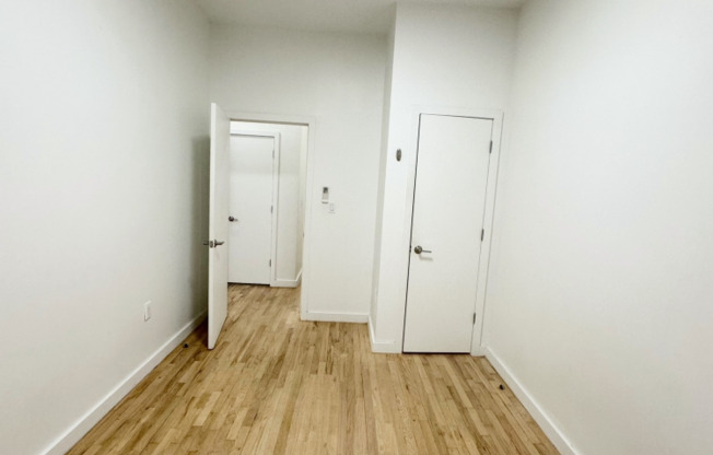 3 beds, 1 bath, $3,200, Unit 1