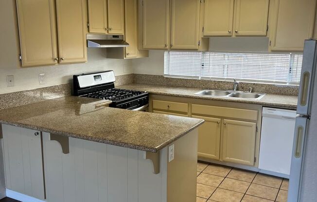 2 beds, 1 bath, $2,250, Unit I