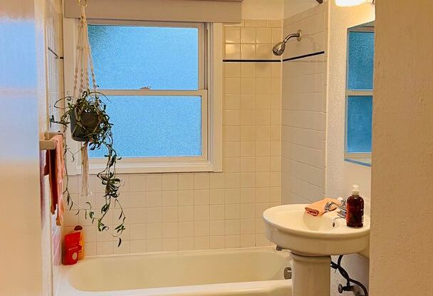 2 beds, 1 bath, 801 sqft, $1,799, Unit 3030-02