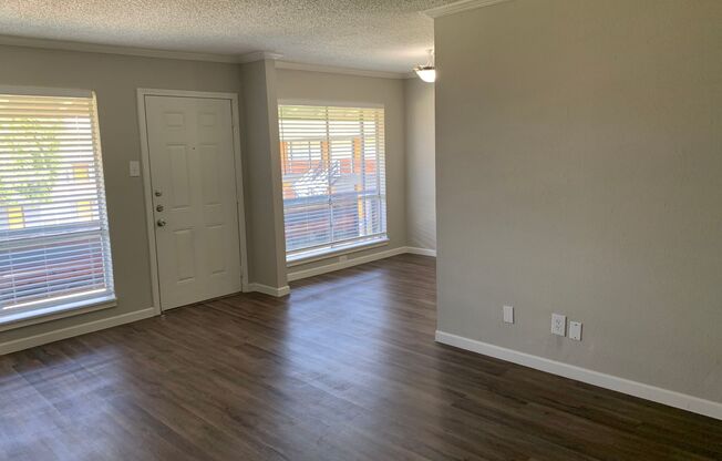 2 beds, 1 bath, 918 sqft, $1,249, Unit F219