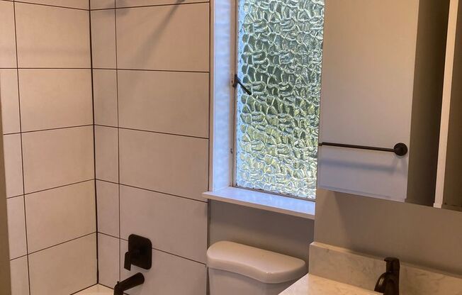 2 beds, 1 bath, 800 sqft, $2,095, Unit 325