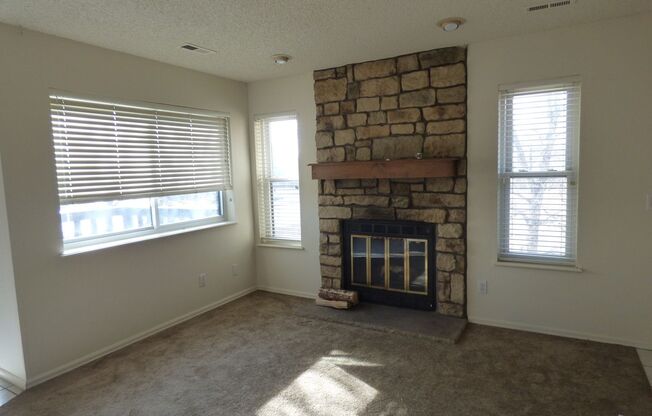 STANDLEY LAKE/PARK, TOP FLOOR, END UNIT, MOUNTAIN VIEWS, NEW COUNTERS!