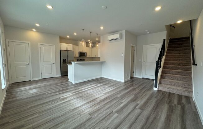 3 beds, 2.5 baths, $2,925, Unit # #C 119