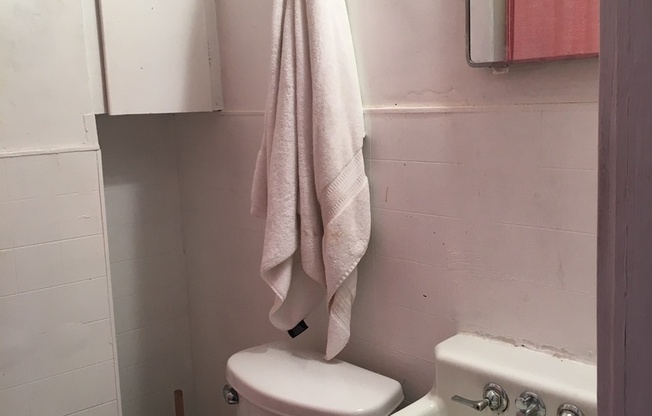 1 bed, 1 bath, 700 sqft, $1,200, Unit Apt C