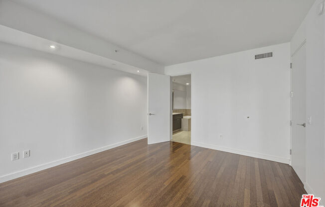 1 bed, 2 baths, 1,320 sqft, $5,295, Unit 6B
