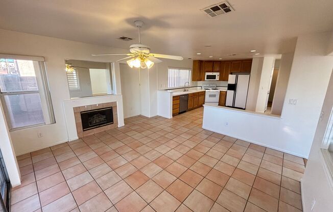 Spacious 5Bed/3Bath/3Car garage nestled in the Silverado Ranch area!