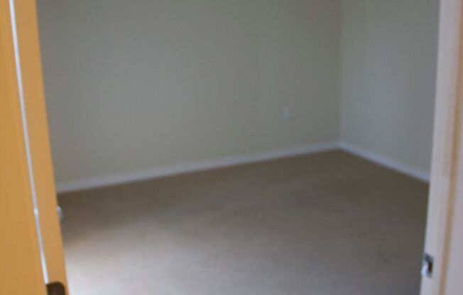 3 beds, 2 baths, $2,235, Unit 205 - Updated