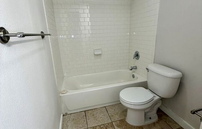 2 beds, 1 bath, 900 sqft, $1,145, Unit LAW13-106