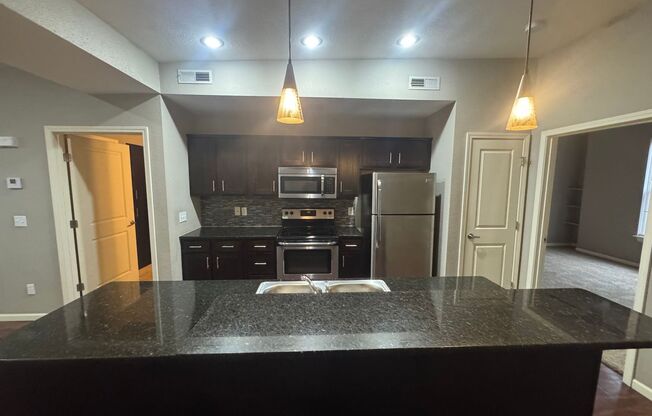 2 beds, 2 baths, $1,150, Unit Walnut A202
