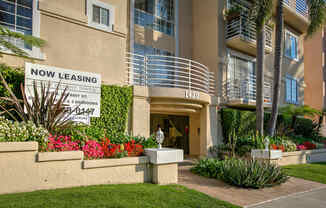 Welcome to Sunset Detroit Towers