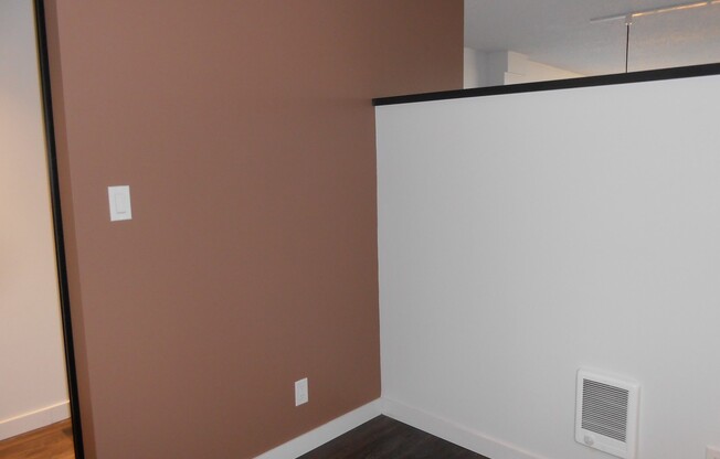 Studio, 1 bath, 585 sqft, $1,660, Unit 306
