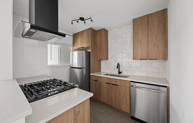 CrestHaus Apartments, LLC