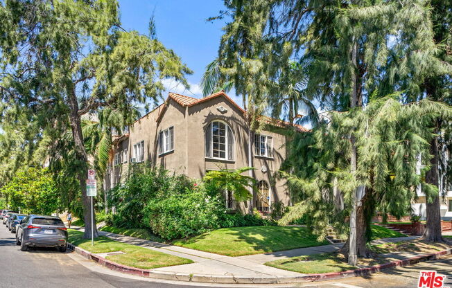 101 N CLARK DR
