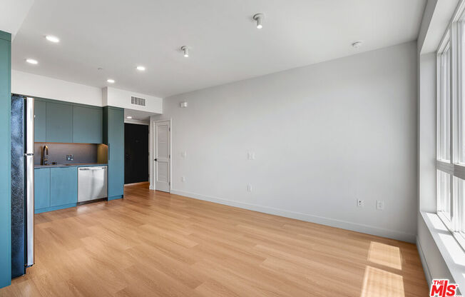 Studio, 1 bath, 555 sqft, $3,300, Unit 707