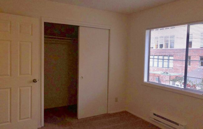 2 beds, 1 bath, $1,895, Unit C