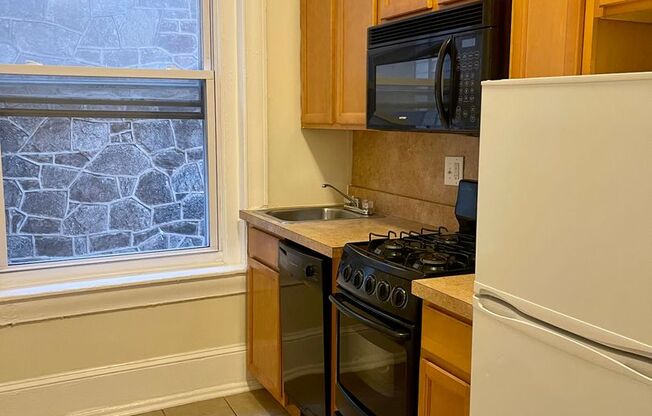 Studio, 1 bath, 500 sqft, $950, Unit 507-2F