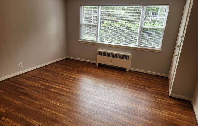 2 beds, 1 bath, 897 sqft, $2,335, Unit E-03