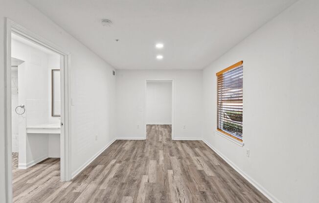 1 bed, 1 bath, 595 sqft, $1,350, Unit #161