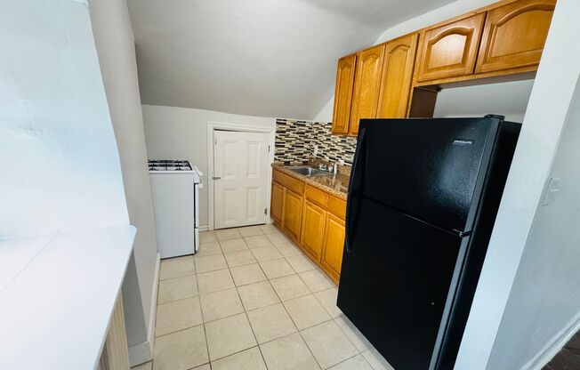 233 W Queen Lane