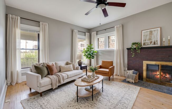 Spacious & Sunny 4 Bedroom Unit - Walk to Lake of the Isles & Sculpture Garden