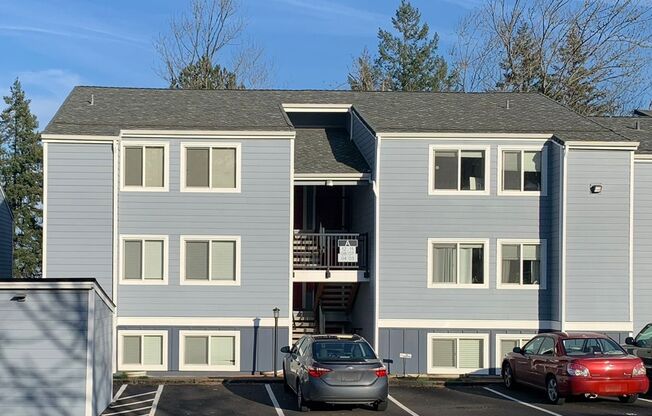 Lake Oswego Condo with Access to Mt. Park Rec Center!