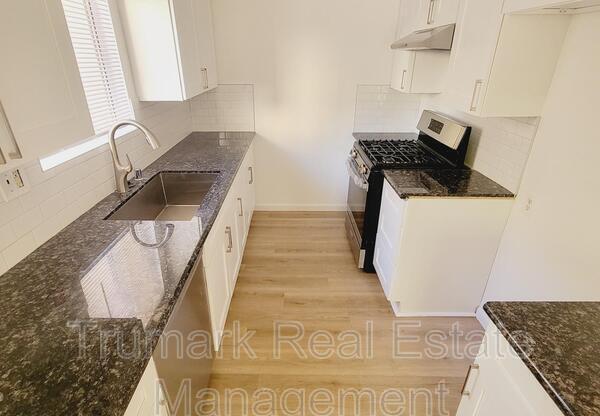 210 W TUJUNGA AVE