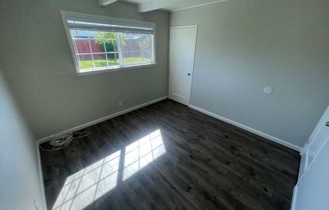$2,790 – STUNNING 3 BEDROOM REMODELED HOME IN NEWARK